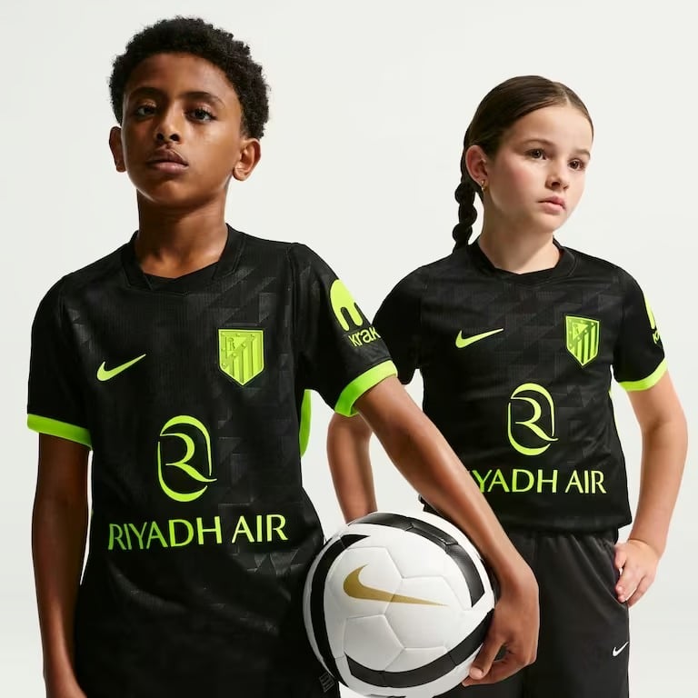 Away 26/27 Kids Kit