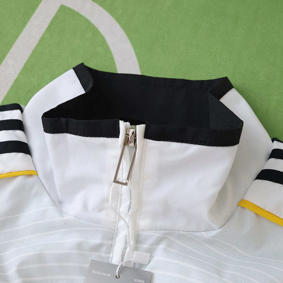 Windbreaker 26